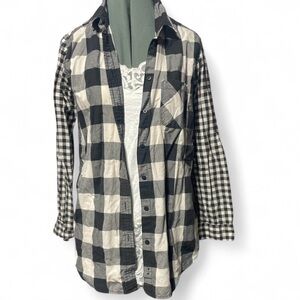 American Eagle Women’s LS Black/White Plaid Jeggings Shirt Sz M